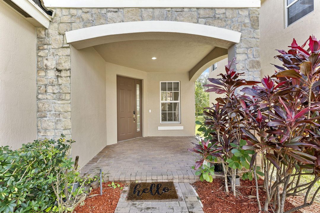 待售: $700,000 (5 贝兹, 3 浴室, 2816 平方英尺)