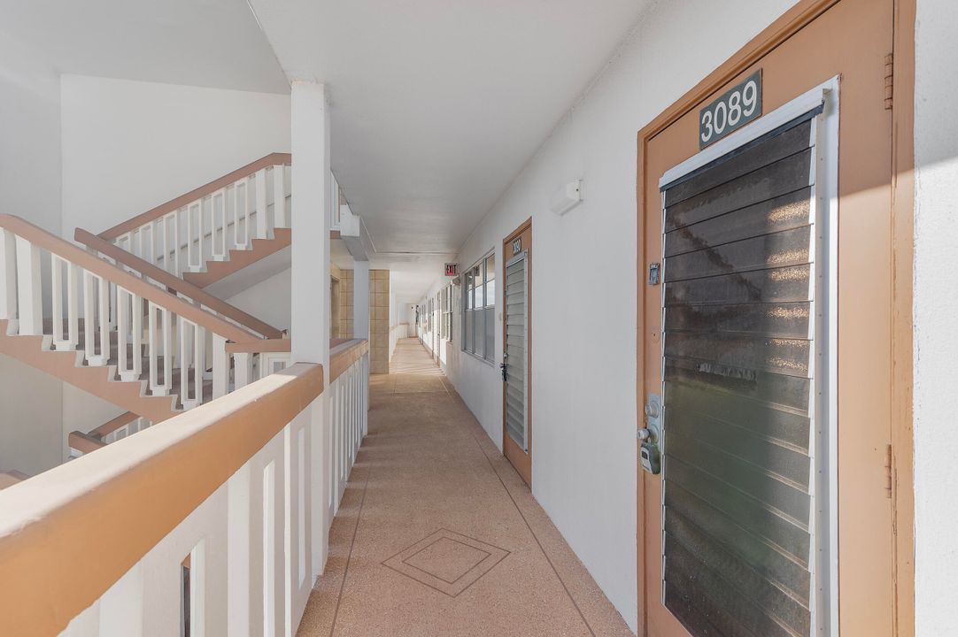 待售: $115,000 (1 贝兹, 1 浴室, 738 平方英尺)