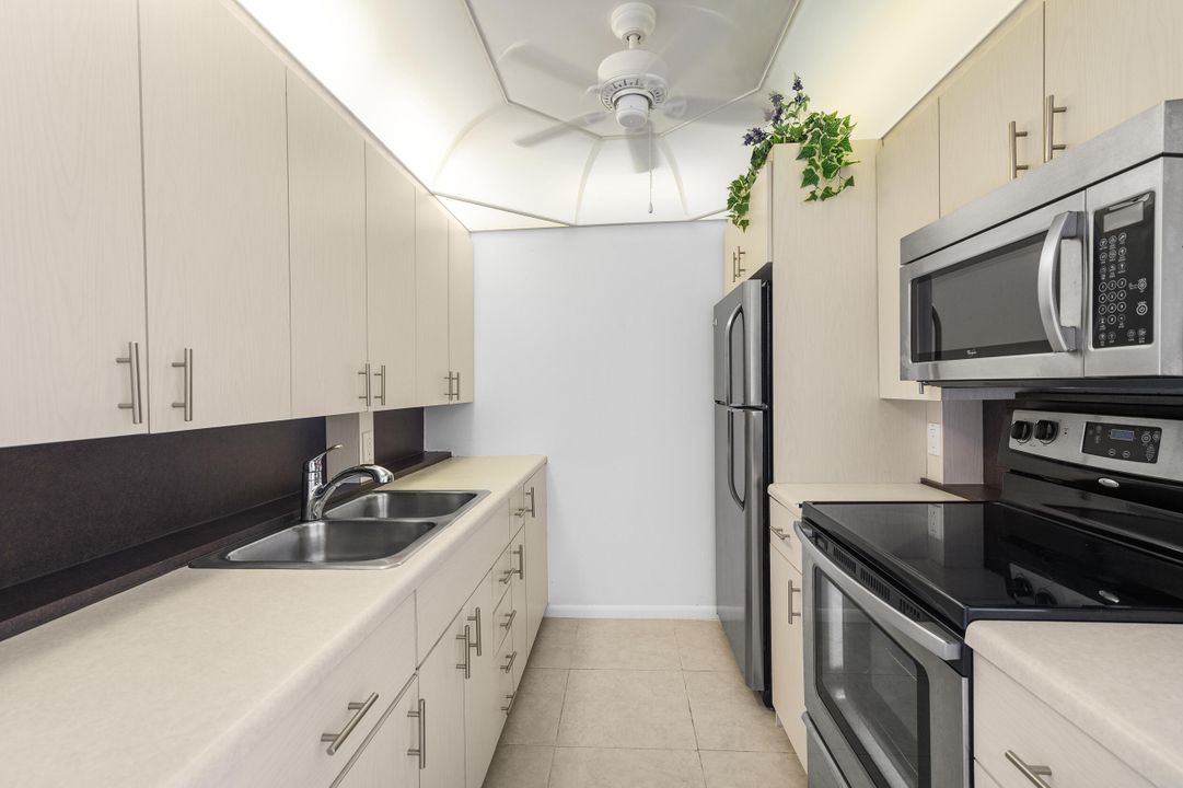 待售: $115,000 (1 贝兹, 1 浴室, 738 平方英尺)