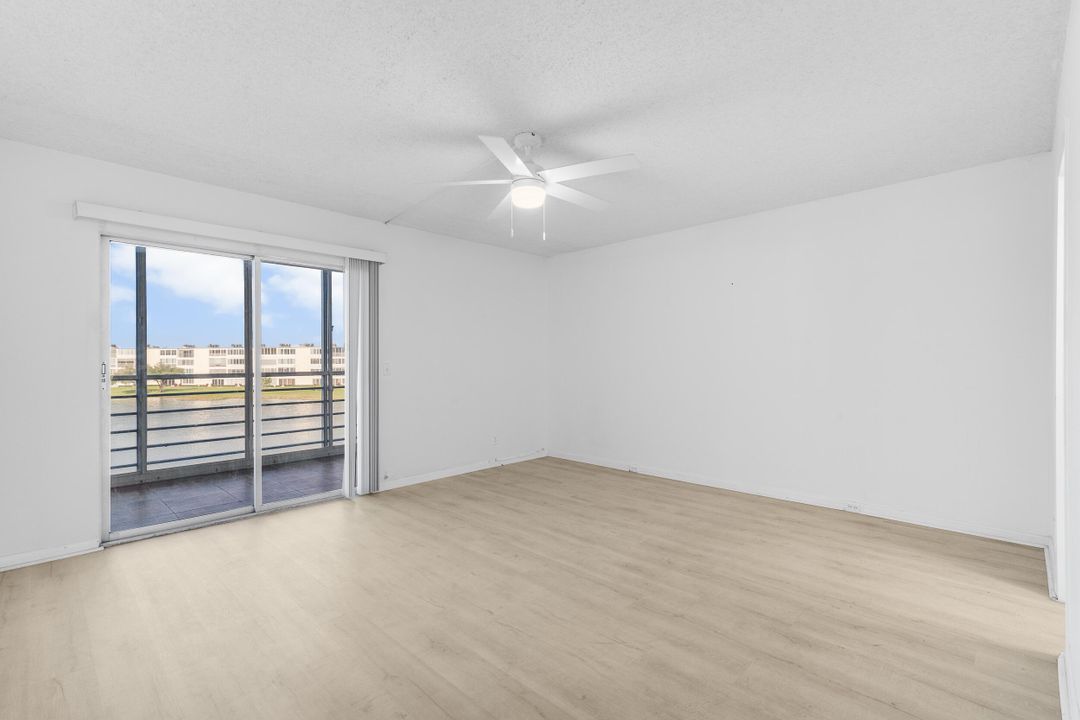 待售: $115,000 (1 贝兹, 1 浴室, 738 平方英尺)