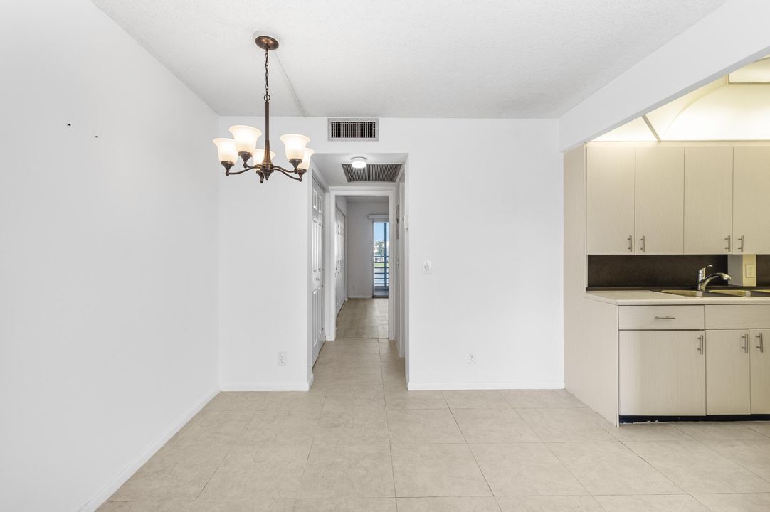 待售: $115,000 (1 贝兹, 1 浴室, 738 平方英尺)