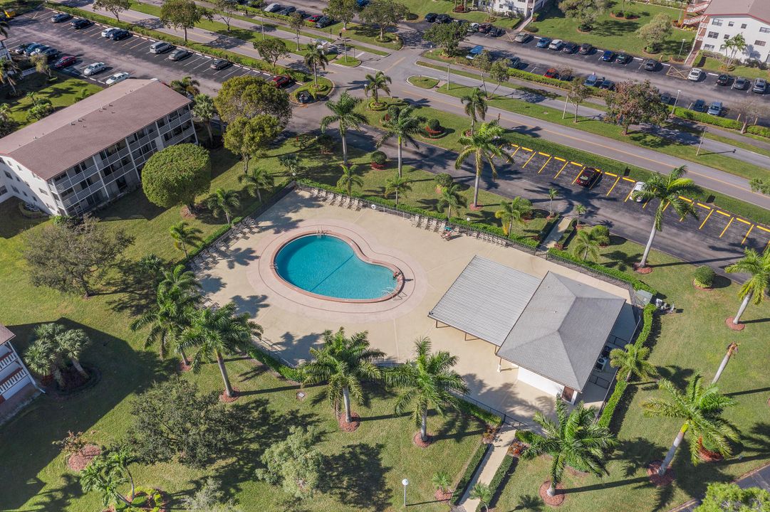 待售: $115,000 (1 贝兹, 1 浴室, 738 平方英尺)