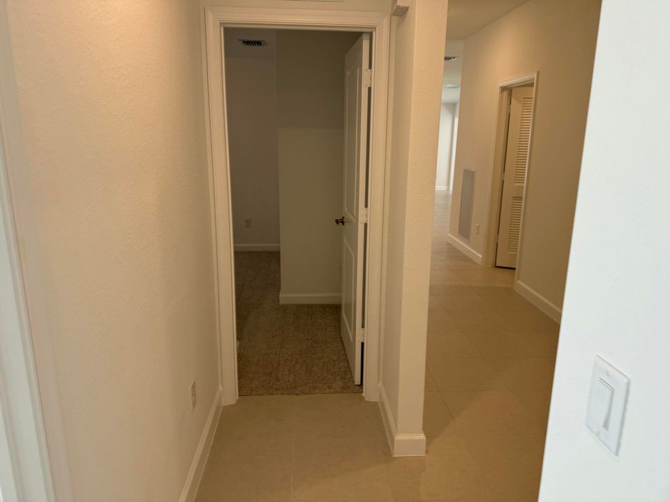 В аренду: $2,750 (4 спален, 2 ванн, 1937 Квадратных фут)