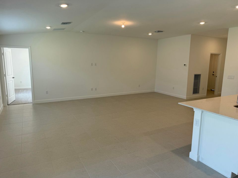 В аренду: $2,750 (4 спален, 2 ванн, 1937 Квадратных фут)