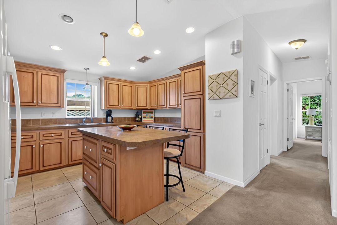 На продажу: $220,000 (3 спален, 2 ванн, 1365 Квадратных фут)