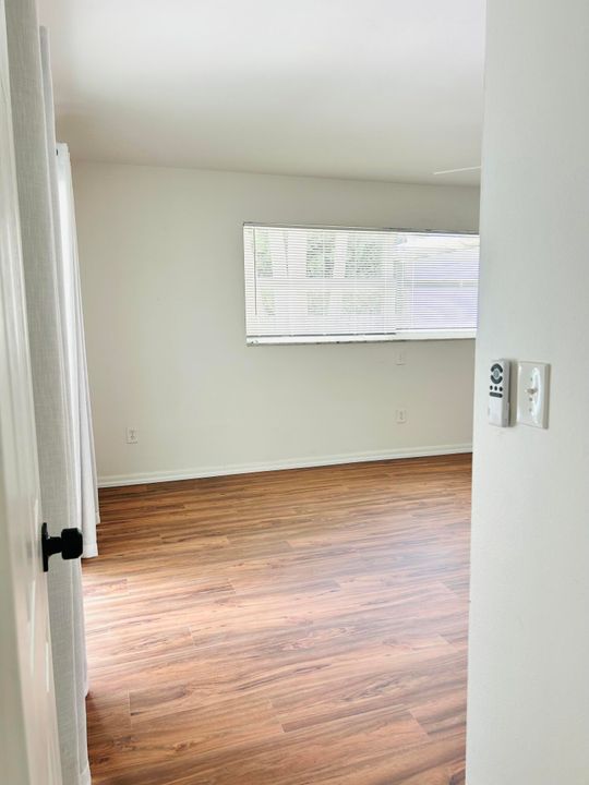 出租: $5,650 (3 贝兹, 2 浴室, 1391 平方英尺)