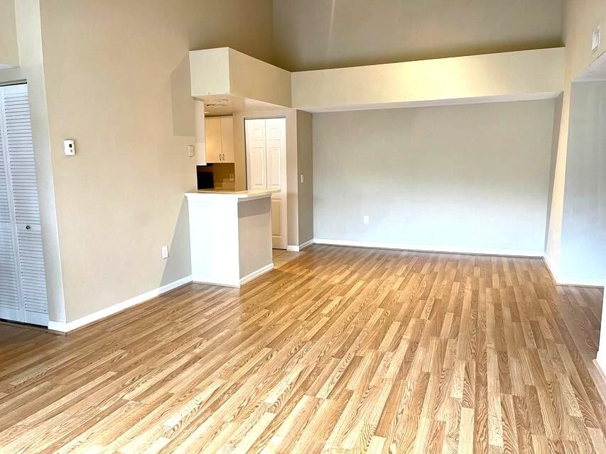 出租: $2,300 (3 贝兹, 2 浴室, 1204 平方英尺)