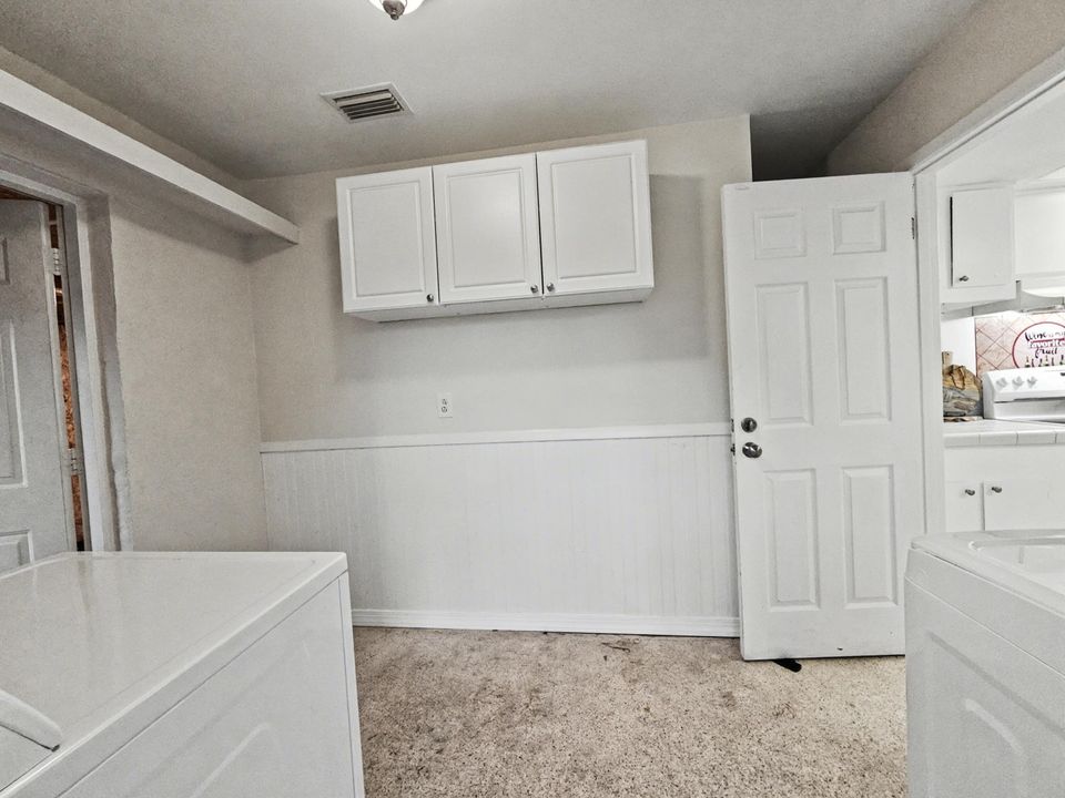 For Sale: $277,000 (2 beds, 2 baths, 1441 Square Feet)