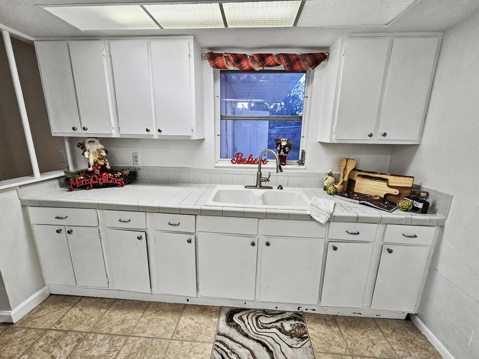 For Sale: $277,000 (2 beds, 2 baths, 1441 Square Feet)