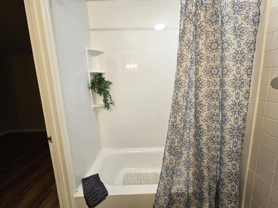 For Sale: $277,000 (2 beds, 2 baths, 1441 Square Feet)