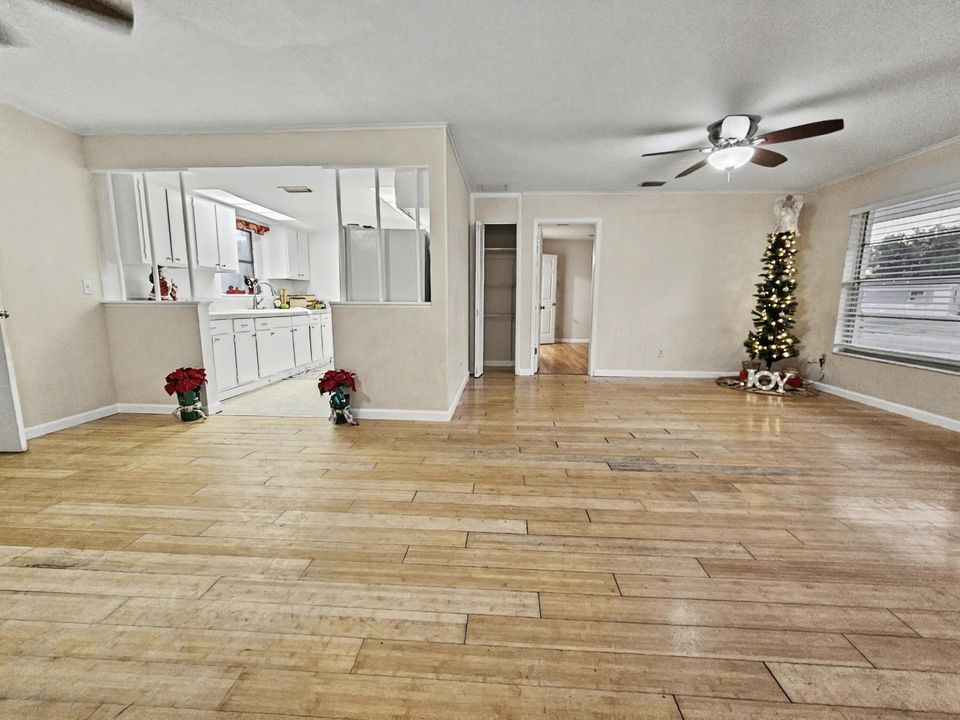 For Sale: $277,000 (2 beds, 2 baths, 1441 Square Feet)