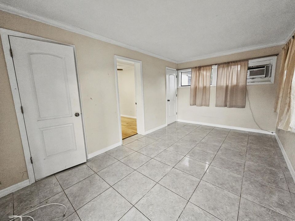 For Sale: $277,000 (2 beds, 2 baths, 1441 Square Feet)