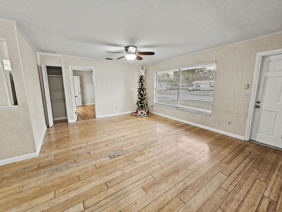 For Sale: $277,000 (2 beds, 2 baths, 1441 Square Feet)