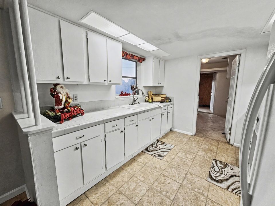 For Sale: $277,000 (2 beds, 2 baths, 1441 Square Feet)