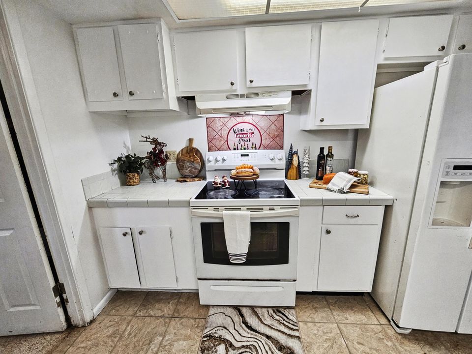 For Sale: $277,000 (2 beds, 2 baths, 1441 Square Feet)