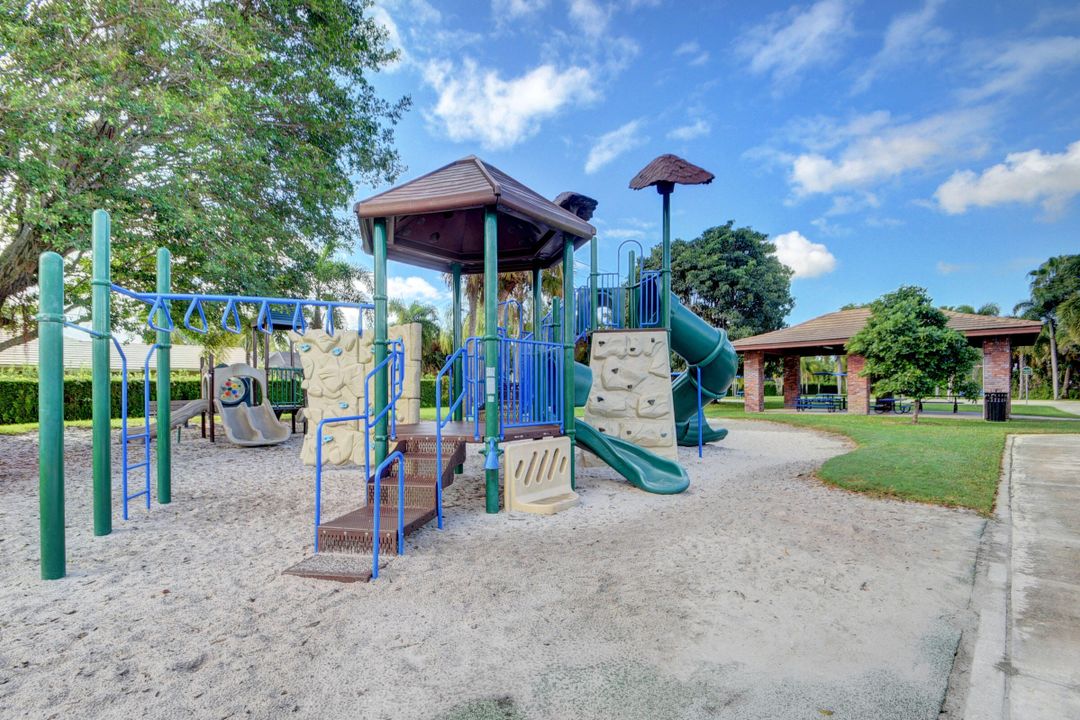 For Sale: $799,900 (4 beds, 2 baths, 2146 Square Feet)