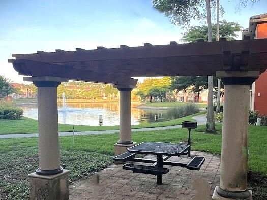 出租: $2,300 (3 贝兹, 2 浴室, 1204 平方英尺)