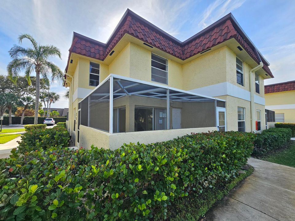 На продажу: $290,700 (2 спален, 2 ванн, 1240 Квадратных фут)