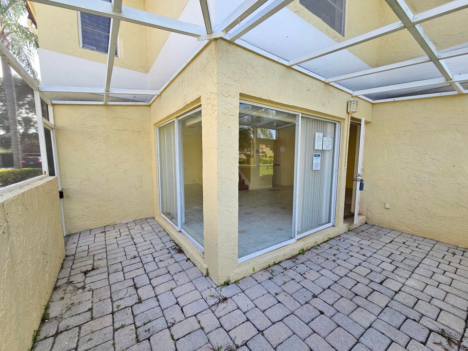 На продажу: $290,700 (2 спален, 2 ванн, 1240 Квадратных фут)