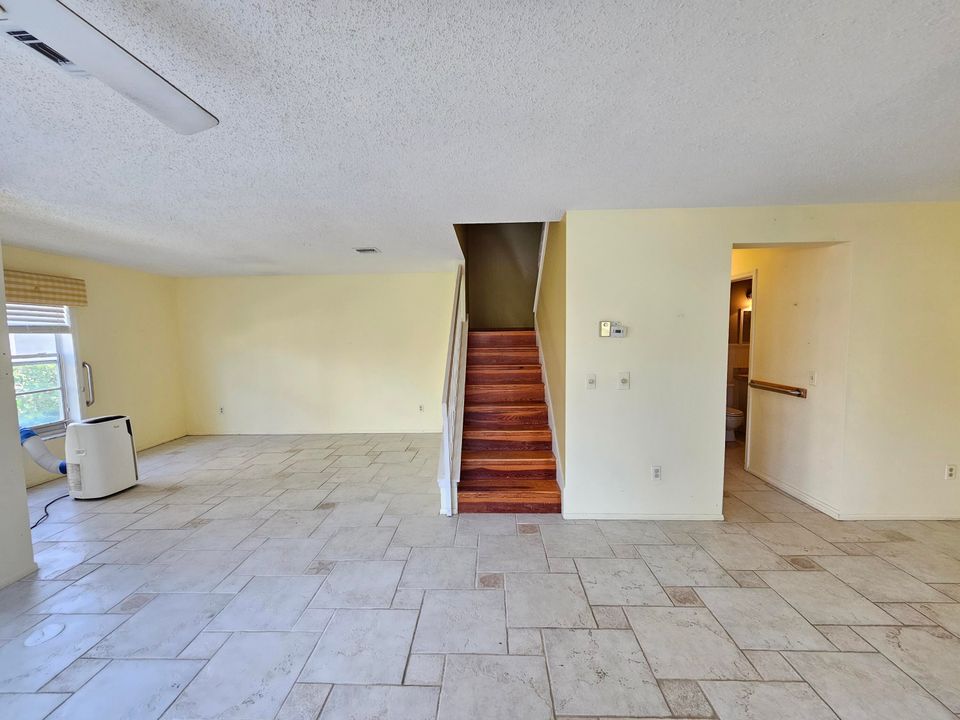 На продажу: $290,700 (2 спален, 2 ванн, 1240 Квадратных фут)