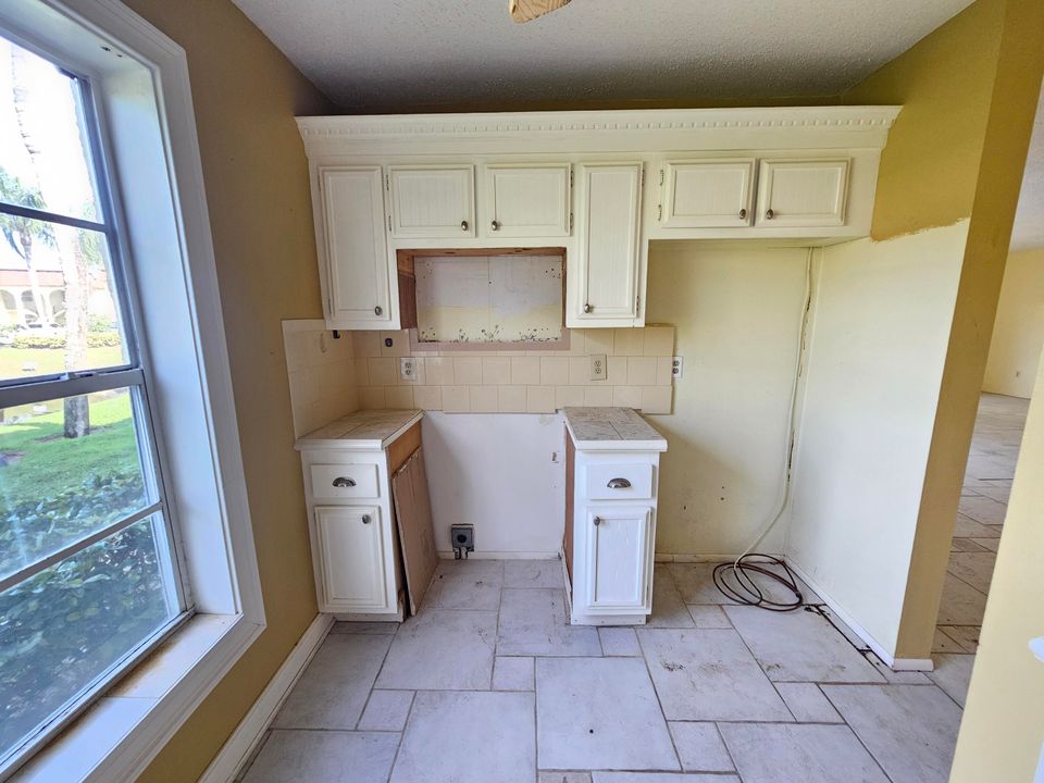 На продажу: $290,700 (2 спален, 2 ванн, 1240 Квадратных фут)