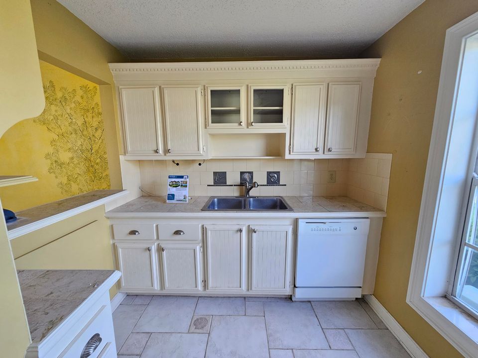 На продажу: $290,700 (2 спален, 2 ванн, 1240 Квадратных фут)