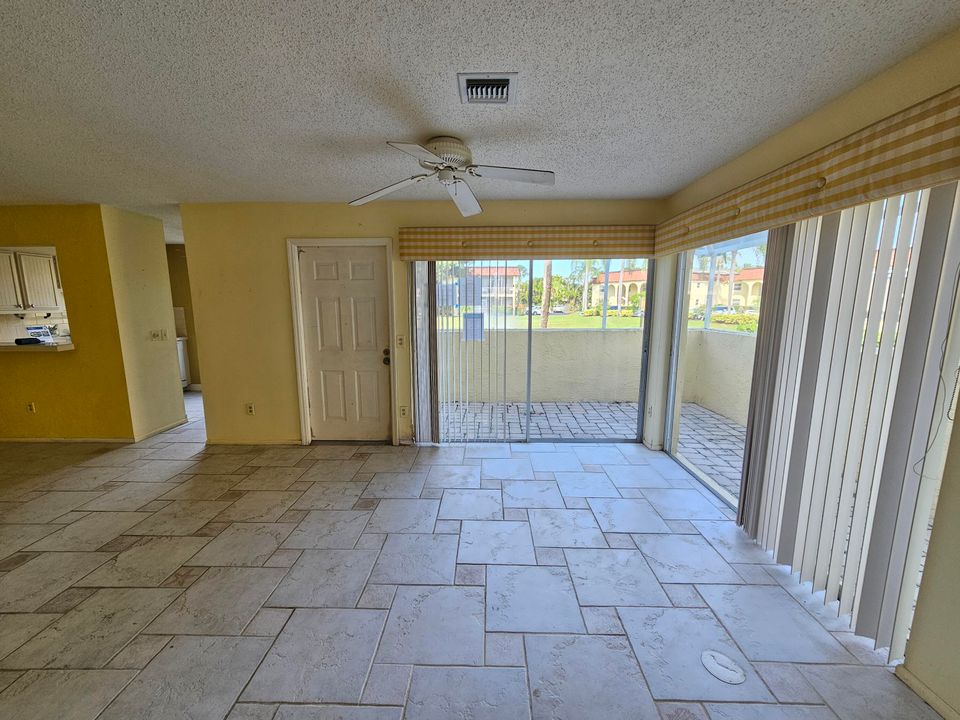 На продажу: $290,700 (2 спален, 2 ванн, 1240 Квадратных фут)