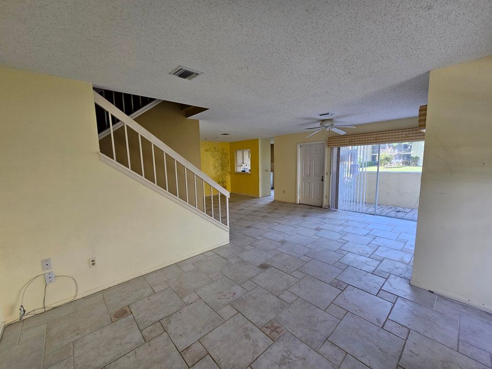 На продажу: $290,700 (2 спален, 2 ванн, 1240 Квадратных фут)