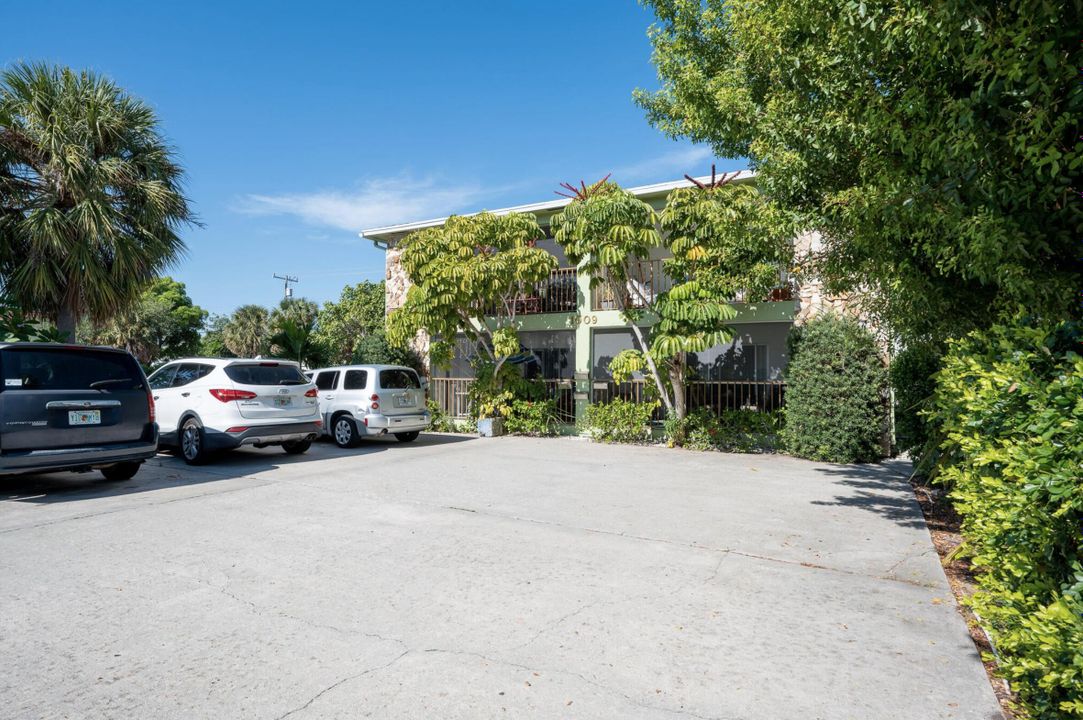 For Rent: $2,400 (2 beds, 2 baths, 1031 Square Feet)