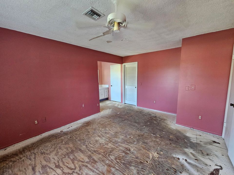 На продажу: $290,700 (2 спален, 2 ванн, 1240 Квадратных фут)