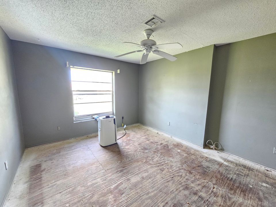 На продажу: $290,700 (2 спален, 2 ванн, 1240 Квадратных фут)