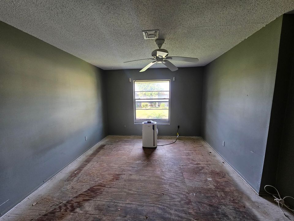 На продажу: $290,700 (2 спален, 2 ванн, 1240 Квадратных фут)