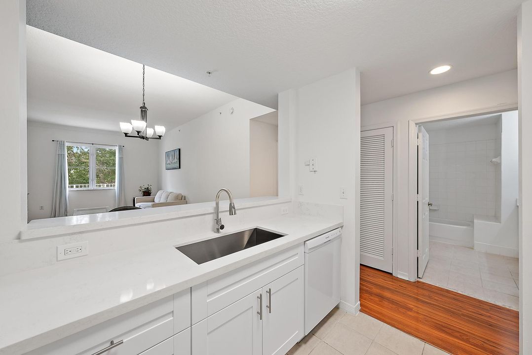 En Venta: $369,000 (2 camas, 2 baños, 1008 Pies cuadrados)