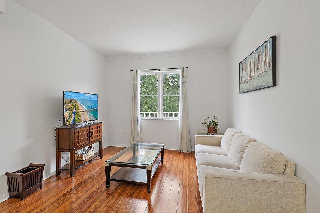 En Venta: $369,000 (2 camas, 2 baños, 1008 Pies cuadrados)