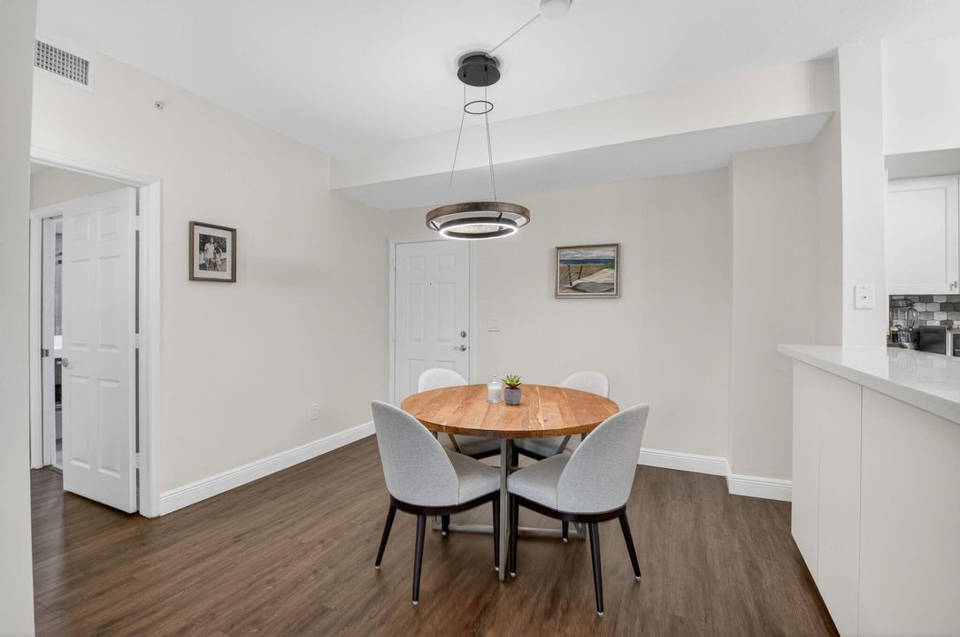 待售: $625,000 (2 贝兹, 2 浴室, 1073 平方英尺)