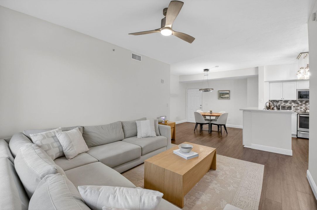 待售: $625,000 (2 贝兹, 2 浴室, 1073 平方英尺)