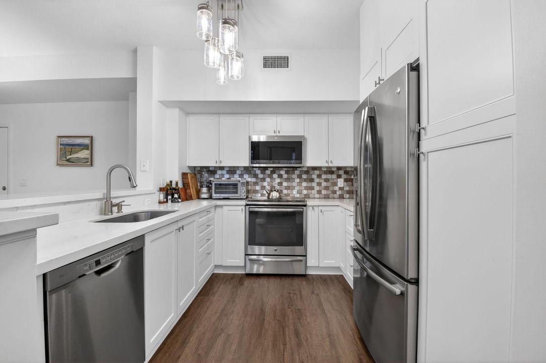 待售: $625,000 (2 贝兹, 2 浴室, 1073 平方英尺)