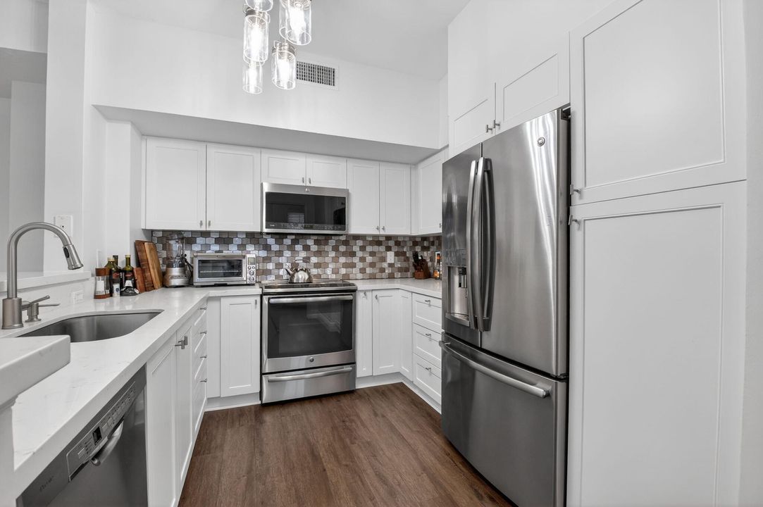 待售: $625,000 (2 贝兹, 2 浴室, 1073 平方英尺)