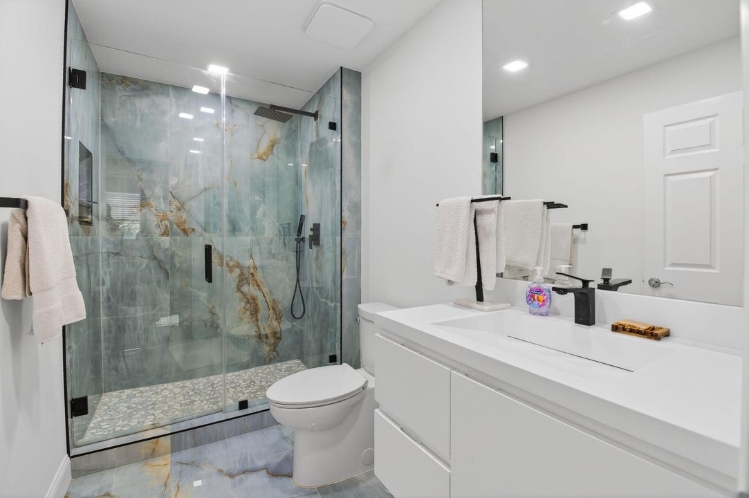 待售: $625,000 (2 贝兹, 2 浴室, 1073 平方英尺)