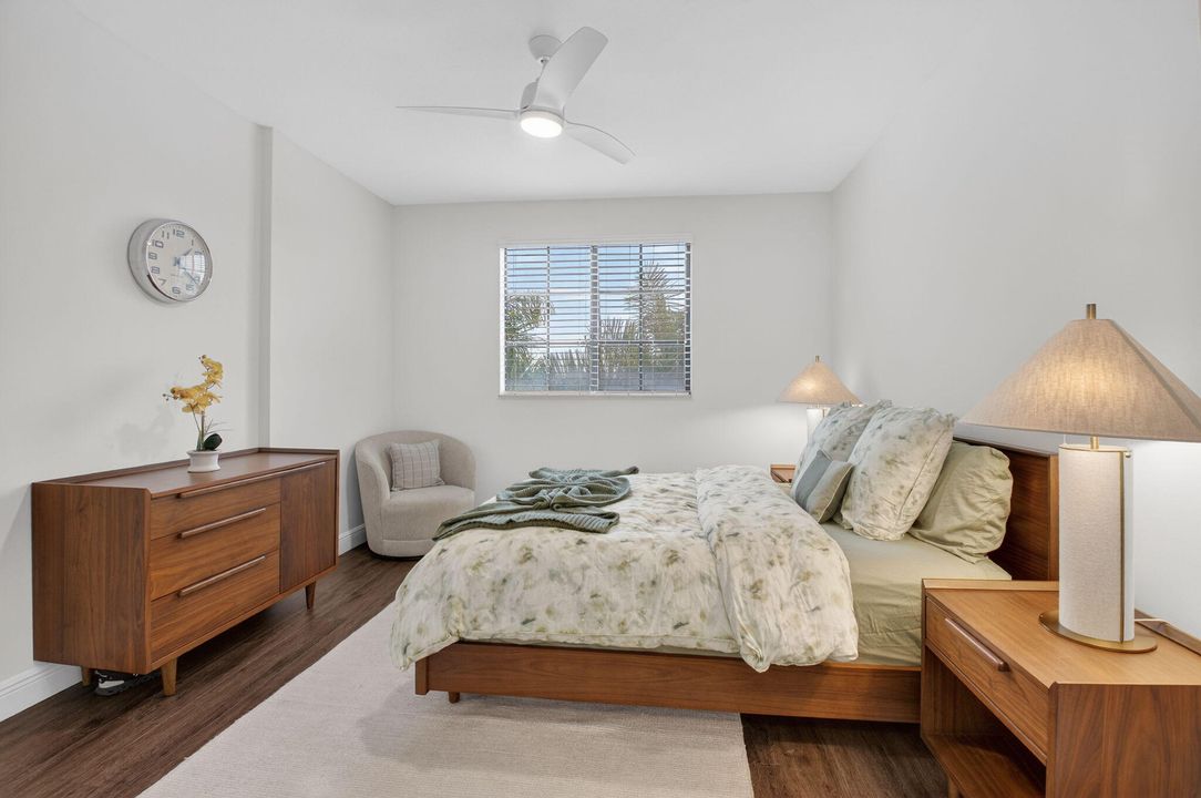 待售: $625,000 (2 贝兹, 2 浴室, 1073 平方英尺)