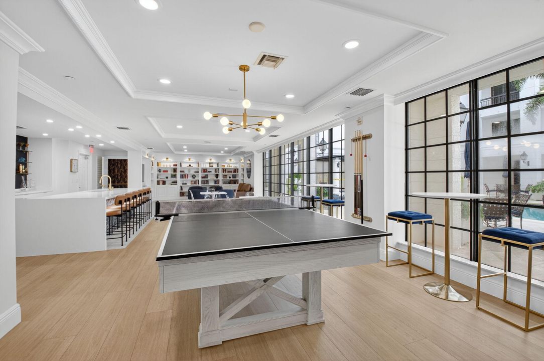 待售: $625,000 (2 贝兹, 2 浴室, 1073 平方英尺)