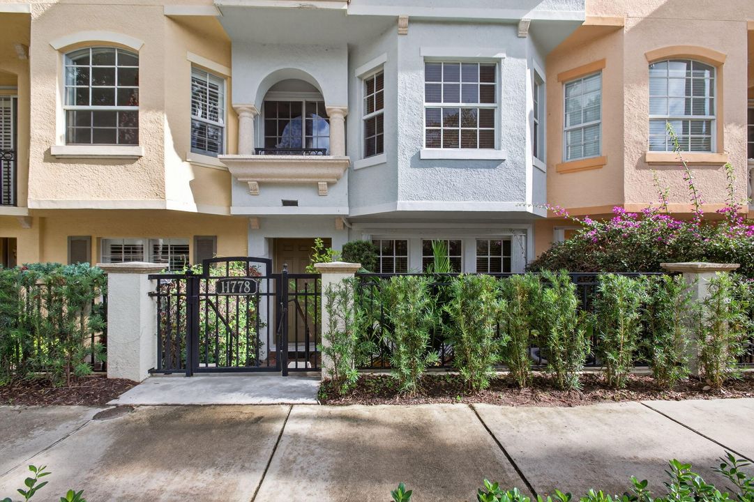 En Venta: $545,000 (2 camas, 3 baños, 2096 Pies cuadrados)