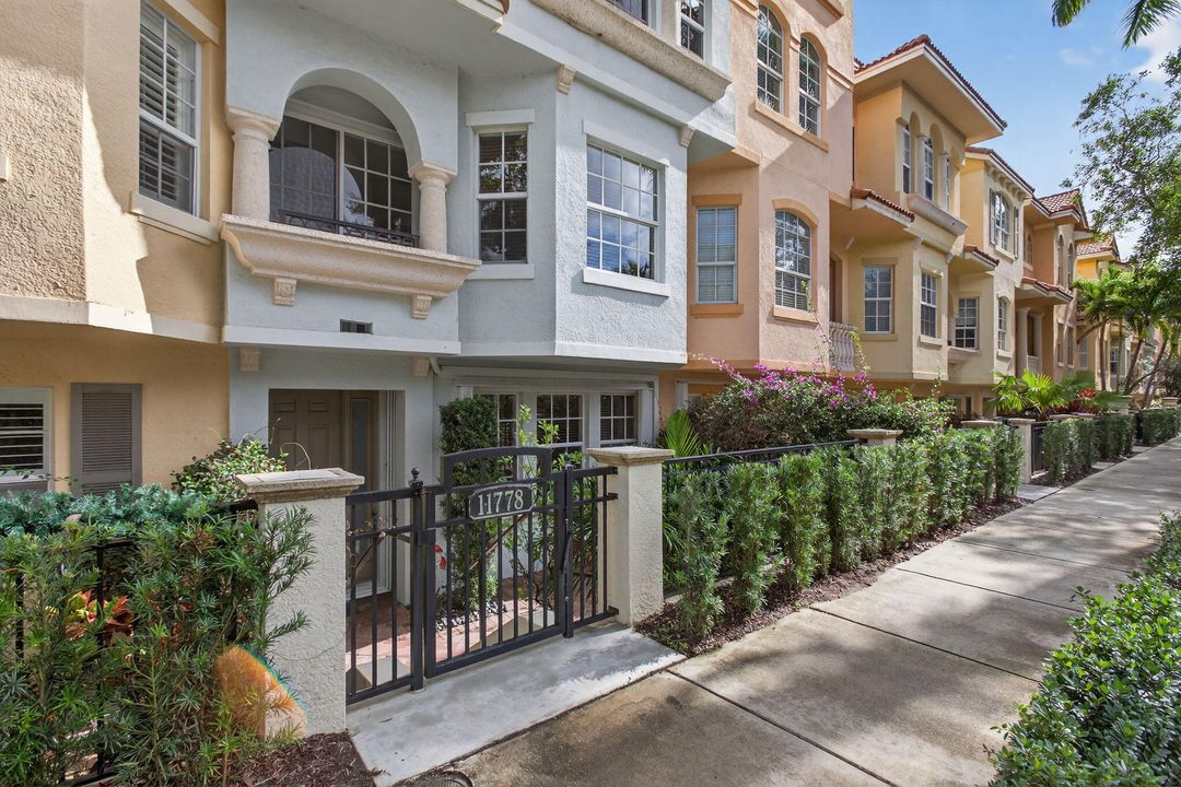 En Venta: $545,000 (2 camas, 3 baños, 2096 Pies cuadrados)