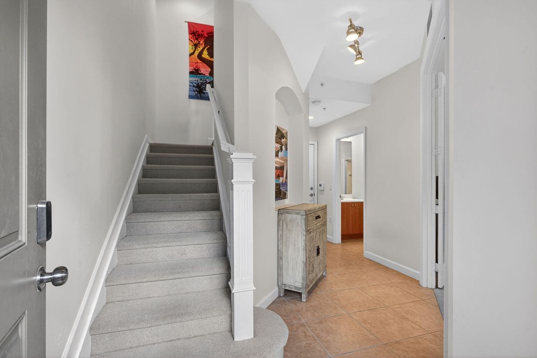 En Venta: $545,000 (2 camas, 3 baños, 2096 Pies cuadrados)