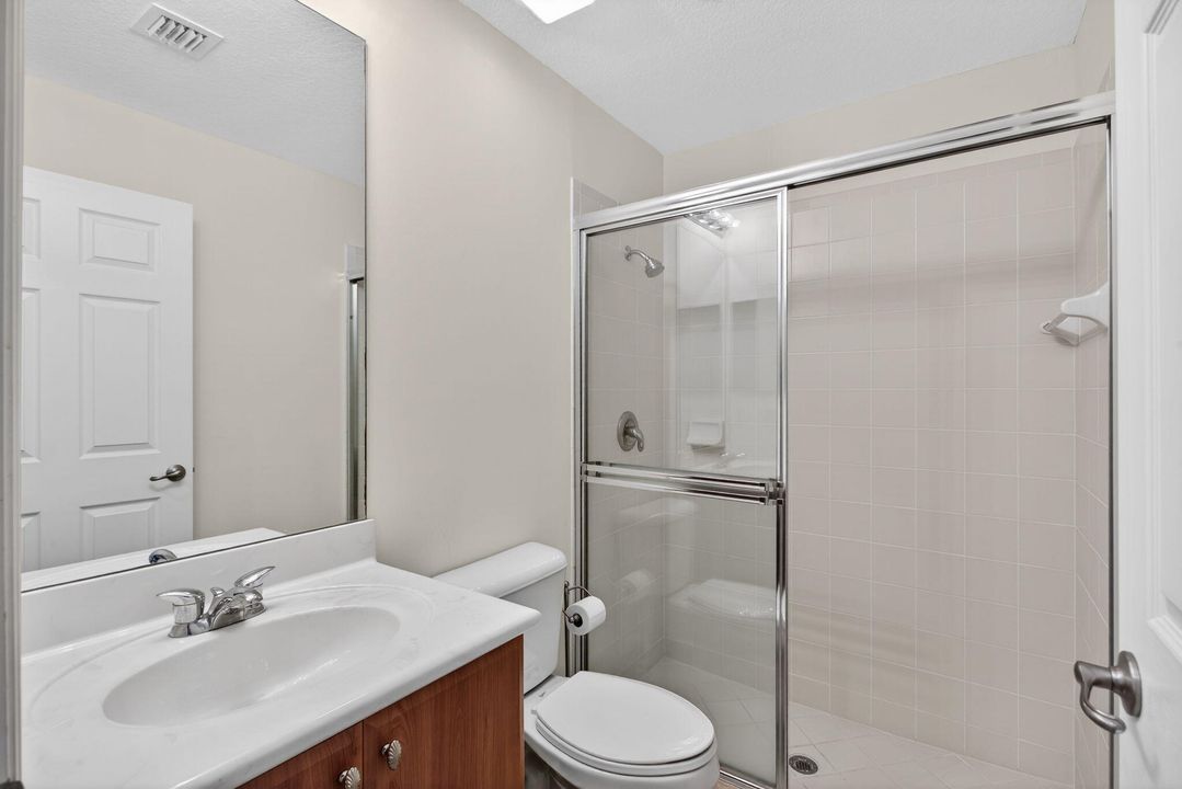 En Venta: $545,000 (2 camas, 3 baños, 2096 Pies cuadrados)