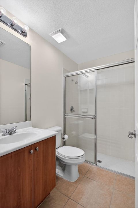 En Venta: $545,000 (2 camas, 3 baños, 2096 Pies cuadrados)