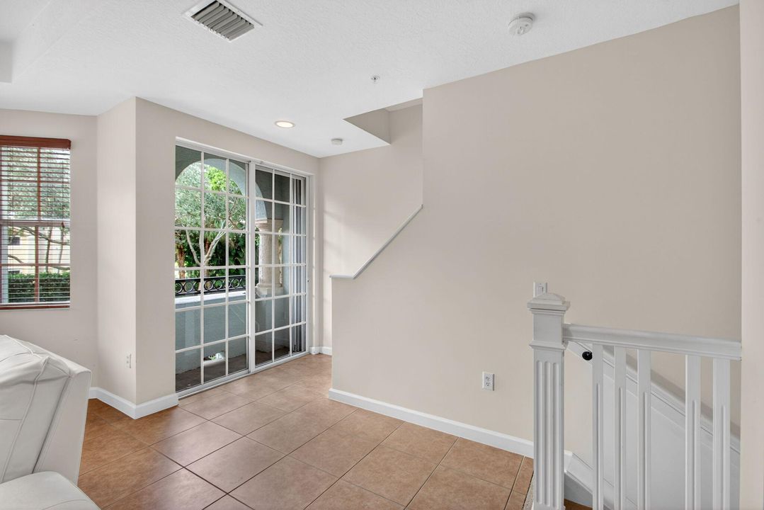 En Venta: $545,000 (2 camas, 3 baños, 2096 Pies cuadrados)