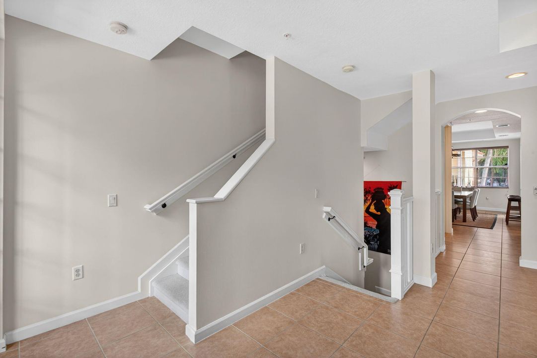 En Venta: $545,000 (2 camas, 3 baños, 2096 Pies cuadrados)