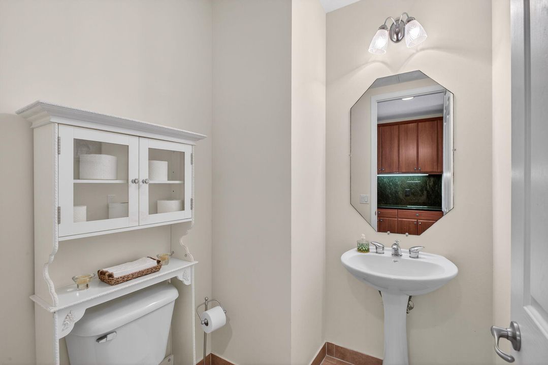 En Venta: $545,000 (2 camas, 3 baños, 2096 Pies cuadrados)