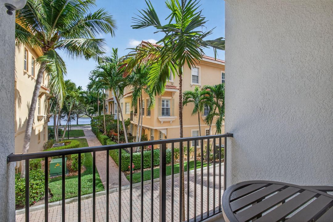 En Venta: $545,000 (2 camas, 3 baños, 2096 Pies cuadrados)